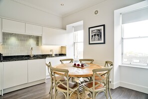 2 Bedrooms Apartment | Matservice pÄ rummet