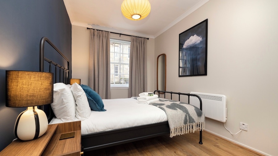 JOIVY Stylish Castle View Apartment