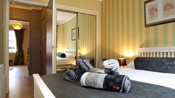 Apartment (1 Bedroom) | 1 bedroom, iron/ironing board, free WiFi, bed sheets