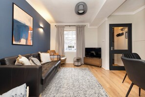 Departamento (1 Bedroom) | Área de sala de estar | Televisión de pantalla plana, Netflix y servicios de streaming 