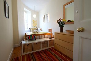 Apartment (2 Bedrooms) | 2 Schlafzimmer, Bügeleisen/Bügelbrett, kostenloses WLAN, Bettwäsche
