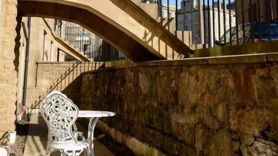 JOIVY Gorgeous Stockbridge Apt With Underground Parking