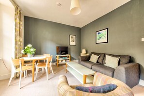 Departamento (1 Bedroom) | Área de sala de estar | Televisión 