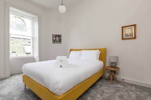 Apartment (4 Bedrooms) | 4 bedrooms, free WiFi - JOIVY Iconic Cockburn Street 4 Bedroom Apartment: Heart of Old Town (Edinburgh)