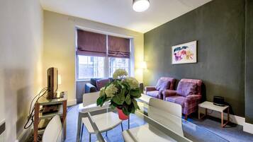 Apartment (1 Bedroom) | Living room | TV