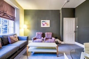 Apartment (1 Bedroom) | Living area | TV