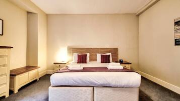 Apartment (1 Bedroom) | 1 bedroom, iron/ironing board, free WiFi, bed sheets