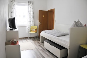 Double Room | Free cribs/infant beds, free WiFi, bed sheets