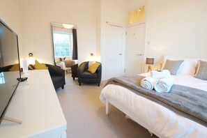 Apartment (1 Bedroom) - JOIVY City Centre Chic for two Next to Calton Hill (Edinburgh)