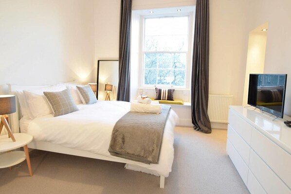 Apartment (1 Bedroom) - JOIVY City Centre Chic for two Next to Calton Hill (Edinburgh)