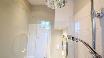 Apartment (1 Bedroom) | Bathroom