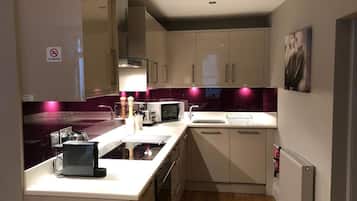 Apartment (1 Bedroom) | Private kitchen | Electric kettle