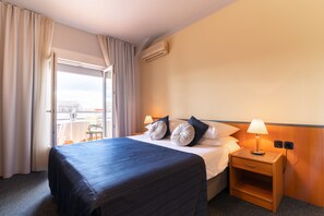 ミニバー、セーフティボックス (室内)、デスク、防音設備