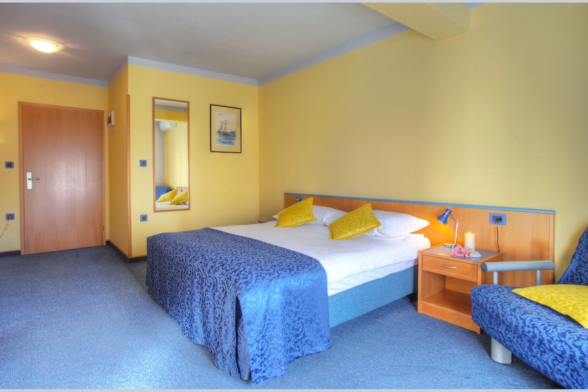 Minibar, in-room safe, desk, soundproofing