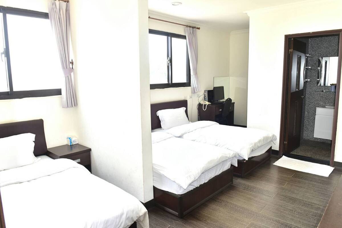 Habitación triple estándar | Escritorio, cortinas blackout y wifi gratis 