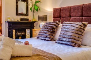 Apartment (3 Bedrooms) | 3 bedrooms, iron/ironing board, free WiFi - JOIVY Fabulous Ground-floor 3-bedroom Near Old Town (Edinburgh)