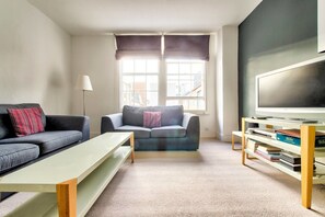 Leilighet (1 Bedroom) | Oppholdsrom | En 24-tommers Flatskjerm-TV med kabel-kanaler