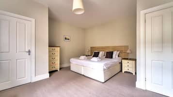 Apartment (1 Bedroom) | 1 bedroom, iron/ironing board, free WiFi