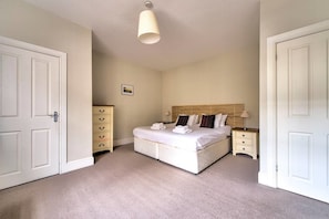 Apartment (1 Bedroom) | 1 bedroom, iron/ironing board, free WiFi