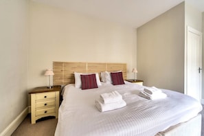 Apartamento (1 Bedroom) | 1 quarto, ferros/tábuas de passar roupa, Wi-Fi de cortesia