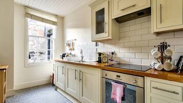 Apartamento (1 Bedroom) | Cocina privada | Frigorífico, microondas, lavavajillas y cafetera o tetera