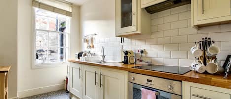 Apartment (1 Bedroom) | Private kitchen