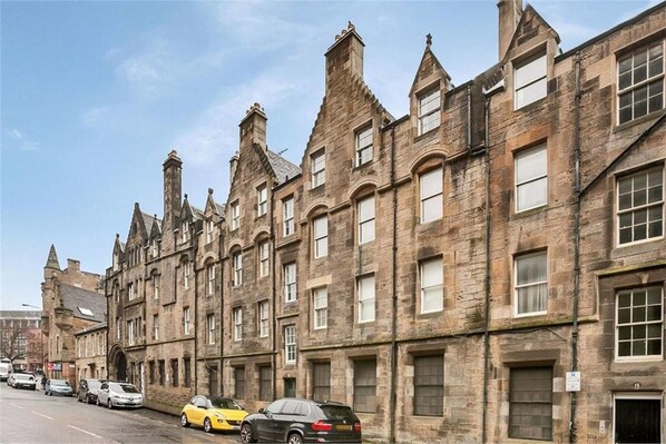 Exterior - JOIVY Heart of the Old Town Literally Under the Castle (Edinburgh)