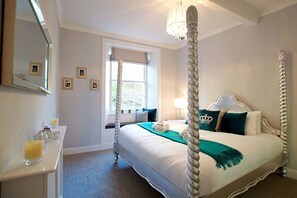 Apartment (2 Bedrooms) | 2 bedrooms, laptop workspace, iron/ironing board, free WiFi - JOIVY Heart of the Old Town Literally Under the Castle (Edinburgh)