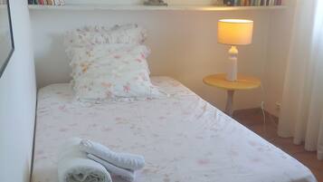 3 bedrooms, iron/ironing board, travel cot, free WiFi