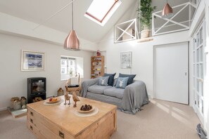 2 bedrooms, laptop workspace, iron/ironing board, free WiFi - JOIVY Loft at the Brewery in Edinburgh Old Town (Edinburgh)