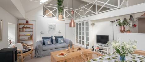 Departamento (2 Bedrooms) | Sala de estar | Televisión