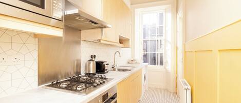 Casa (3 Bedrooms) | Cucina privata | Macchina per tè/caffè, bollitore elettrico, seggiolone