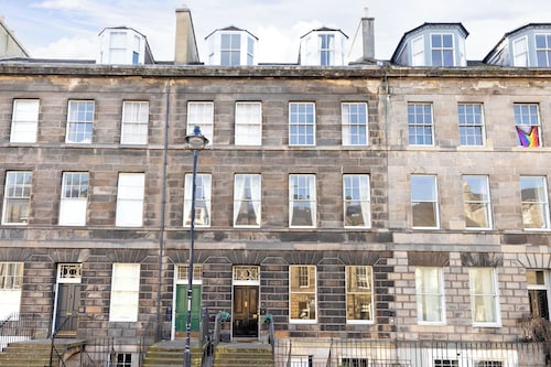 JOIVY Stylish Heart of Edinburgh Gem