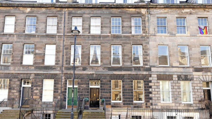 JOIVY Stylish Heart of Edinburgh Gem