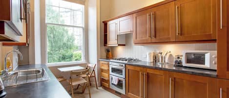 Apartment (2 Bedrooms) | Private kitchen | Fridge, microwave, stovetop, coffee/tea maker