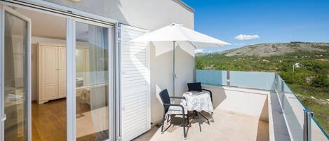 Villa, alberca privada | Terraza o patio