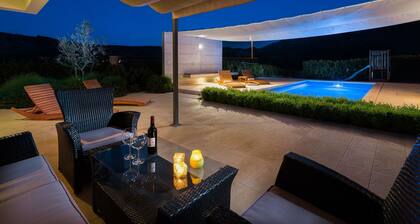Stunning Villa Sofia With Heated Pool IN Split Hinterland