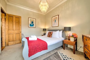 Apartment (1 Bedroom) | 1 bedroom, laptop workspace, iron/ironing board, free WiFi - JOIVY Old Town 1-bed Apartment With Stunning Views (Edinburgh)