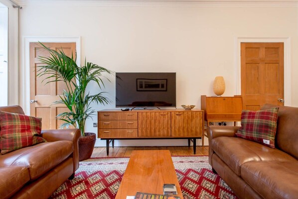 Apartment (2 Bedrooms) | Living area | 32-inch flat-screen TV with cable channels, TV