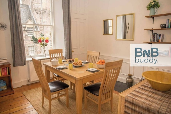 Apartment (2 Bedrooms) | In-room dining