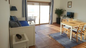 House, 1 Bedroom, Sea View | Living area | Flat-screen TV - Ribalta Beach Houses (Mafra)