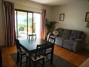 House, 2 Bedrooms, Sea View | Living area | Flat-screen TV - Ribalta Beach Houses (Mafra)