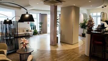 Lobby-Lounge