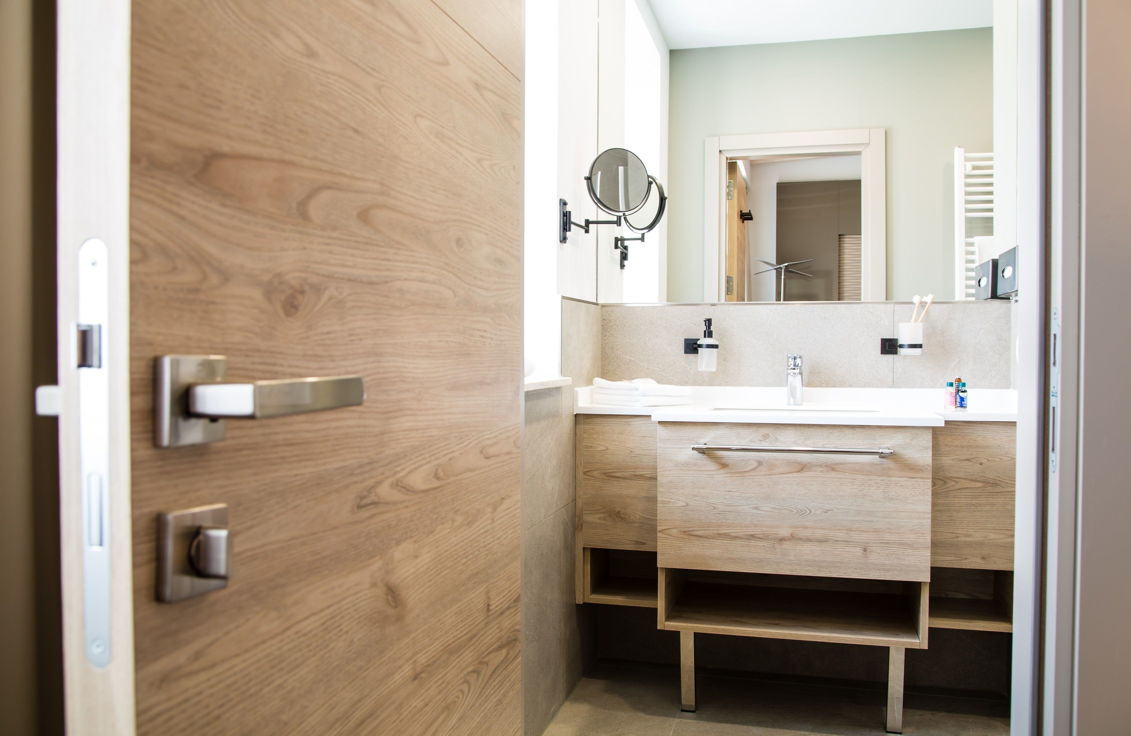 shower, rainfall showerhead, free toiletries, hair dryer