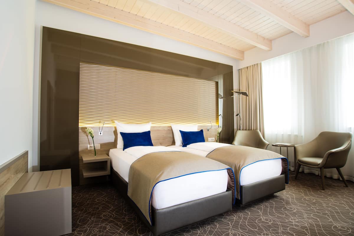 1 bedroom, egyptian cotton sheets, premium bedding, down duvets