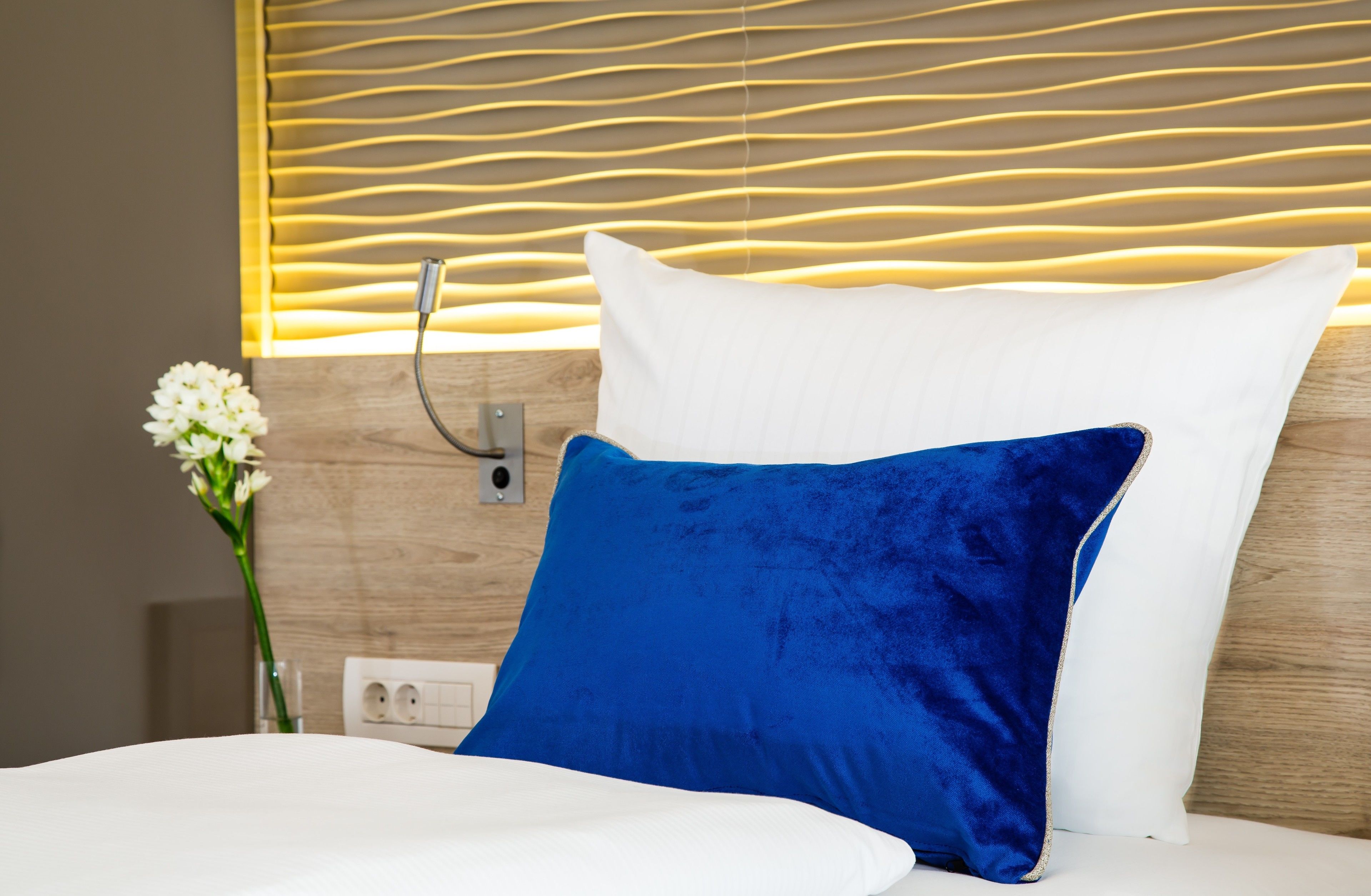 1 bedroom, egyptian cotton sheets, premium bedding, down duvets