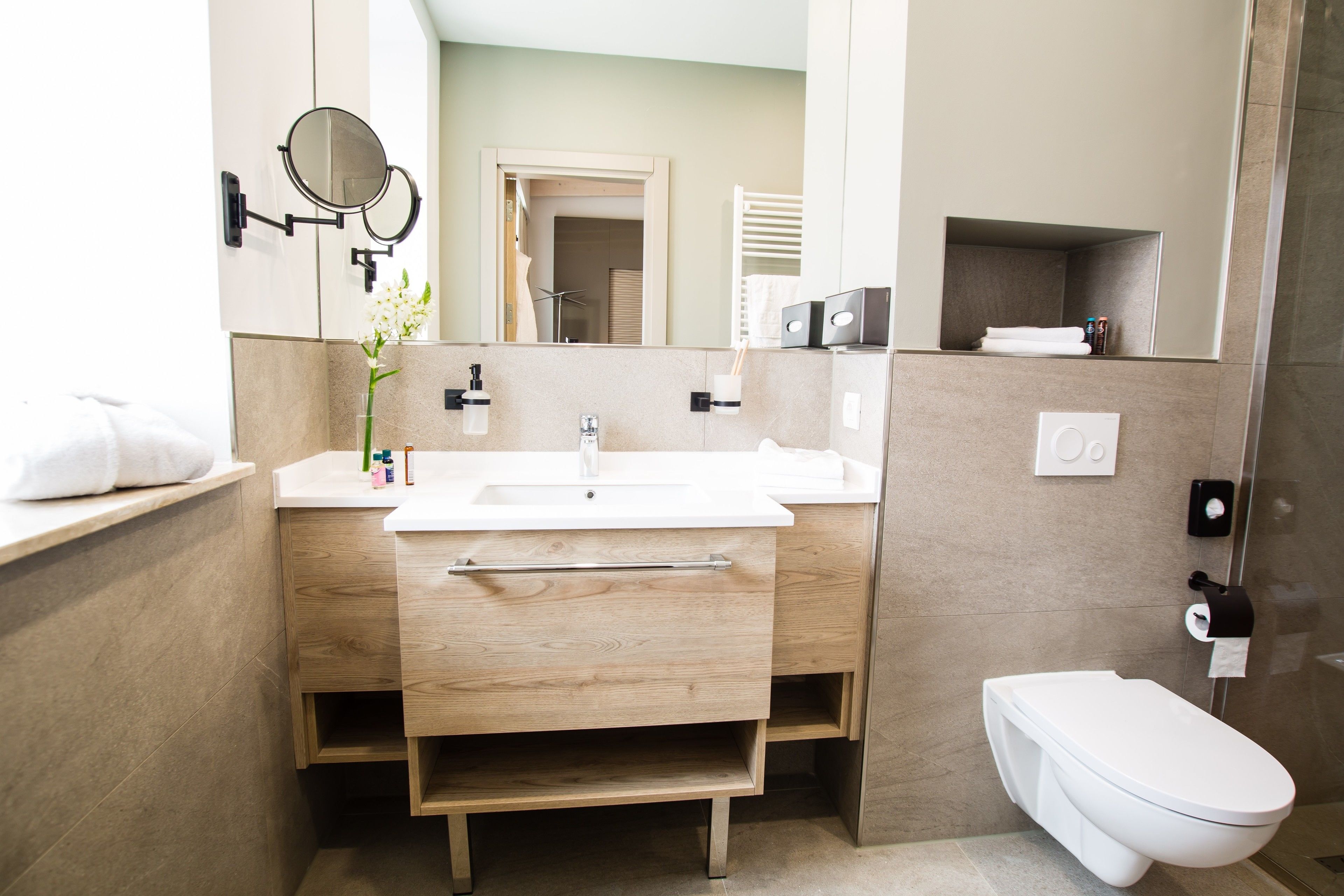 shower, rainfall showerhead, free toiletries, hair dryer