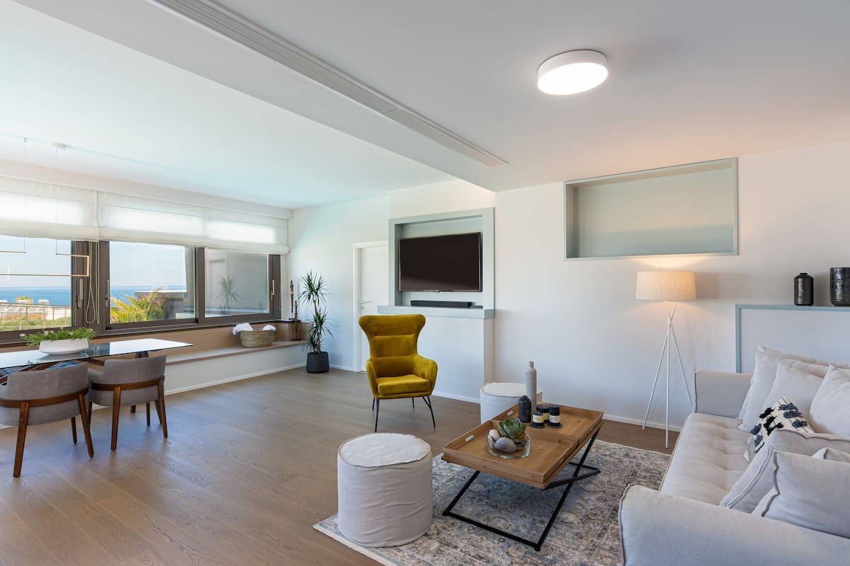 Sea View Suite with private pool | Oppholdsområde | Smart-TV