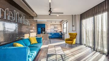 Two Bedroom Suite with Sea View | Living area