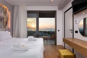 Villa, vue sur la mer (Happiness, Outdoor Spa Tub) | Coffre-fort, bureau, systĂšme dâinsonorisation, fer et planche Ă repasser